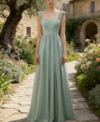 Elegantes A-Linien in Dusty Sage mit verspielten Rüschen