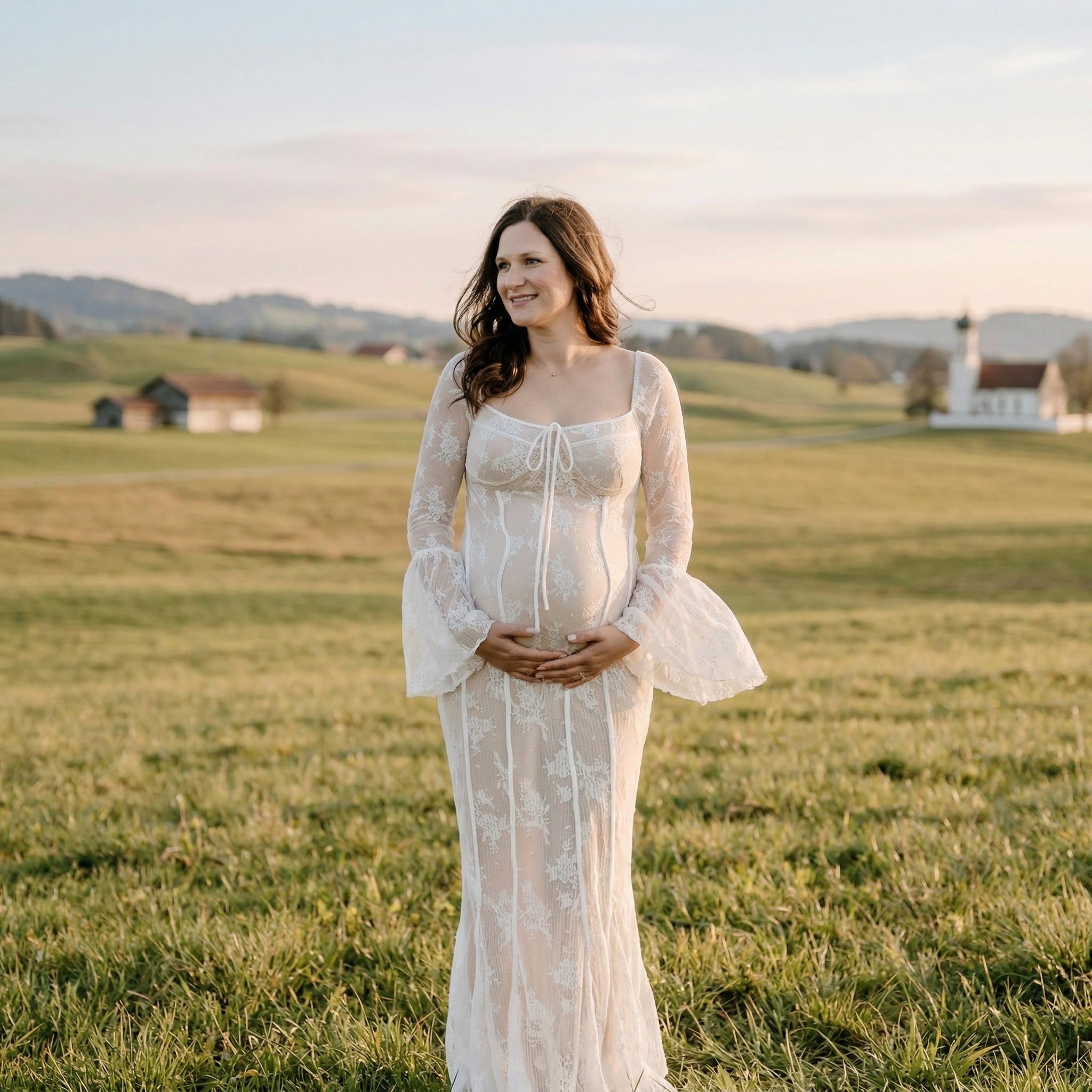 Elegantes Langarm-Spitzenkleid im Boho-Stil – Tailliertes Maxi-Kleid mit Trompetenärmeln und Fischausschnitt für Strandfotografie & besondere Anlässe