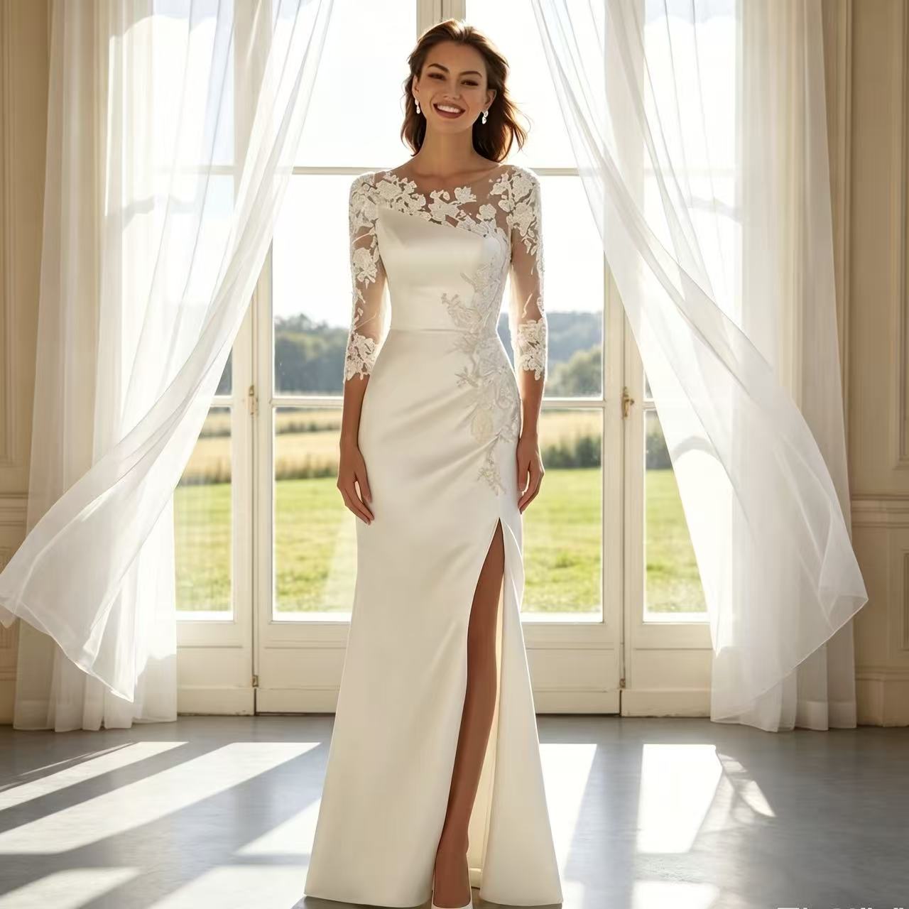 Edles Abendkleid in Weiß mit Spitze – Figurbetontes Maxikleid mit Hohem Beinschlitz