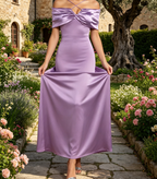 Elegantes Meerjungfrau-Brautkleid in Hellblau – Schulterfreies Satin-Modell mit kunstvoller Drapierung
