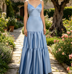 Elegantes A-Linien Maxikleid in Himmelblau – Luxuriöses Satin- mit Neckholder-Trägern und tiefem Rückenausschnitt