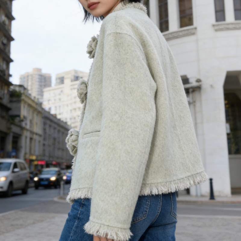 Minzgrün Doubleface Wolljacke mit Blüten-Fransen – Elegante Kurzjacke aus Schurwolle – Romantischer Look – Frühling