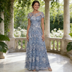 Elegantes Abendkleid in Hellblau mit Floralem Stickmuster – Bodenlange A-Linie Robe mit Pailletten Ärmeln