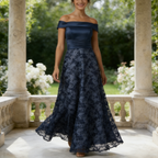 Elegantes Abendkleid in Marineblau mit Spitze – Off-Shoulder A-Linie Maxikleid mit Pailletten – Festliche Abendmode