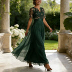 Elegantes Abendkleid in Dunkelgrün mit Besticktem Oberteil – Bodenlange A-Linie Robe mit Tüllrock  Ärmeln