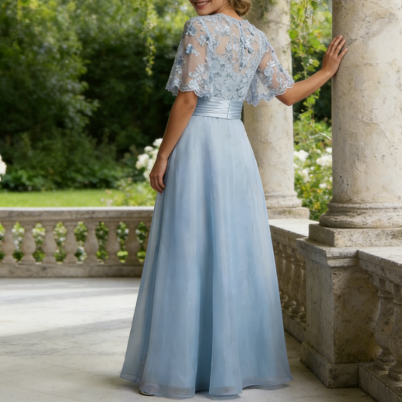 Elegantes Abendkleid in Hellblau mit Floralem Stickmuster – Bodenlange A-Linie Robe mit Cape-Ärmeln aus Tüll
