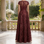 Elegantes Abendkleid mit Carmen-Ausschnitt – Salbeigrün, Jacquard & Bodenlang
