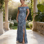 Elegantes Abendkleid mit Pailletten – Hellblau, Ein Schulterfrei & Bodenlang