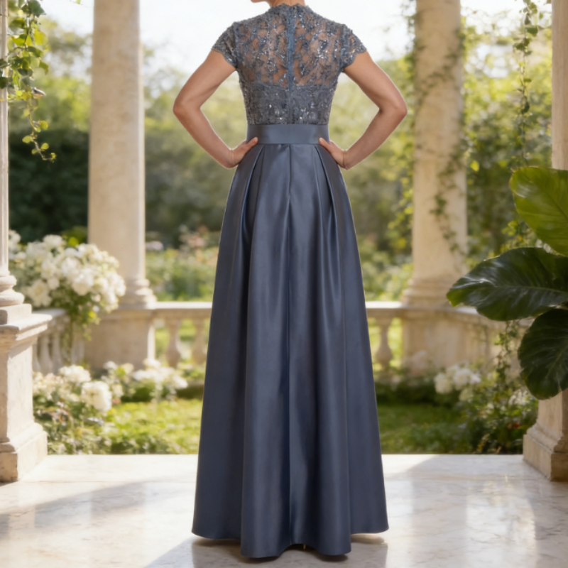 Elegantes Abendkleid mit Stehkragen – Blau-Grau, Spitze & Satin, Bodenlang