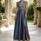 Elegantes Abendkleid mit Stehkragen – Blau-Grau, Spitze & Satin, Bodenlang
