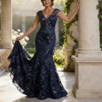 Elegantes Abendkleid mit Schlitz – Aubergin, Ein-Schulter-Design & Figurbetont
