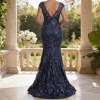 Elegantes Abendkleid mit Schlitz – Aubergin, Ein-Schulter-Design & Figurbetont