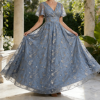 Elegantes Abendkleid mit Besticktem Tüll – Blaugrau, V-Ausschnitt & Flatterärmel
