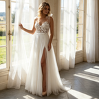 Elegantes Tüllkleid in Elfenbein mit floraler Spitze & Beinschlitz