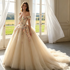 Abendkleid in Champagner mit bunten 3D-Blumen-Applikationen und Tüllrock – Off-Shoulder