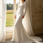 Exklusives Maxikleid in Elfenbein – Figurbetontes Modell mit modernem Karree-Ausschnitt, langen Ärmeln und Meerjungfrau-Silhouette