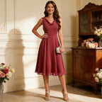 Elegantes Cocktailkleid Dunkelrosa mit Wasserfall-Ausschnitt und Cape-Rücken Midi