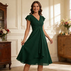 Elegantes Cocktailkleid Dunkelgrün mit V-Ausschnitt und zarten Flatterärmeln