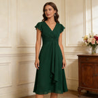 Elegantes Cocktailkleid Dunkelgrün mit V-Ausschnitt und zarten Flatterärmeln