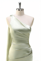 Exquisites One-Shoulder Abendkleid in Salbei – Satin- Meerjungfrau-Stil mit Beinschlitz