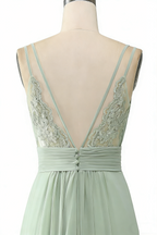 Elegantes Plissee-Maxikleid in Dusty Sage – A-Linie Chiffon-Spaghettiträgern