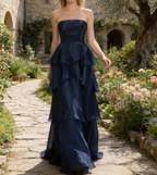 Elegantes dunkelblaues Satin-Maxikleid in A-Linie – Trägerloses gestuftes Brautjungfernkleid