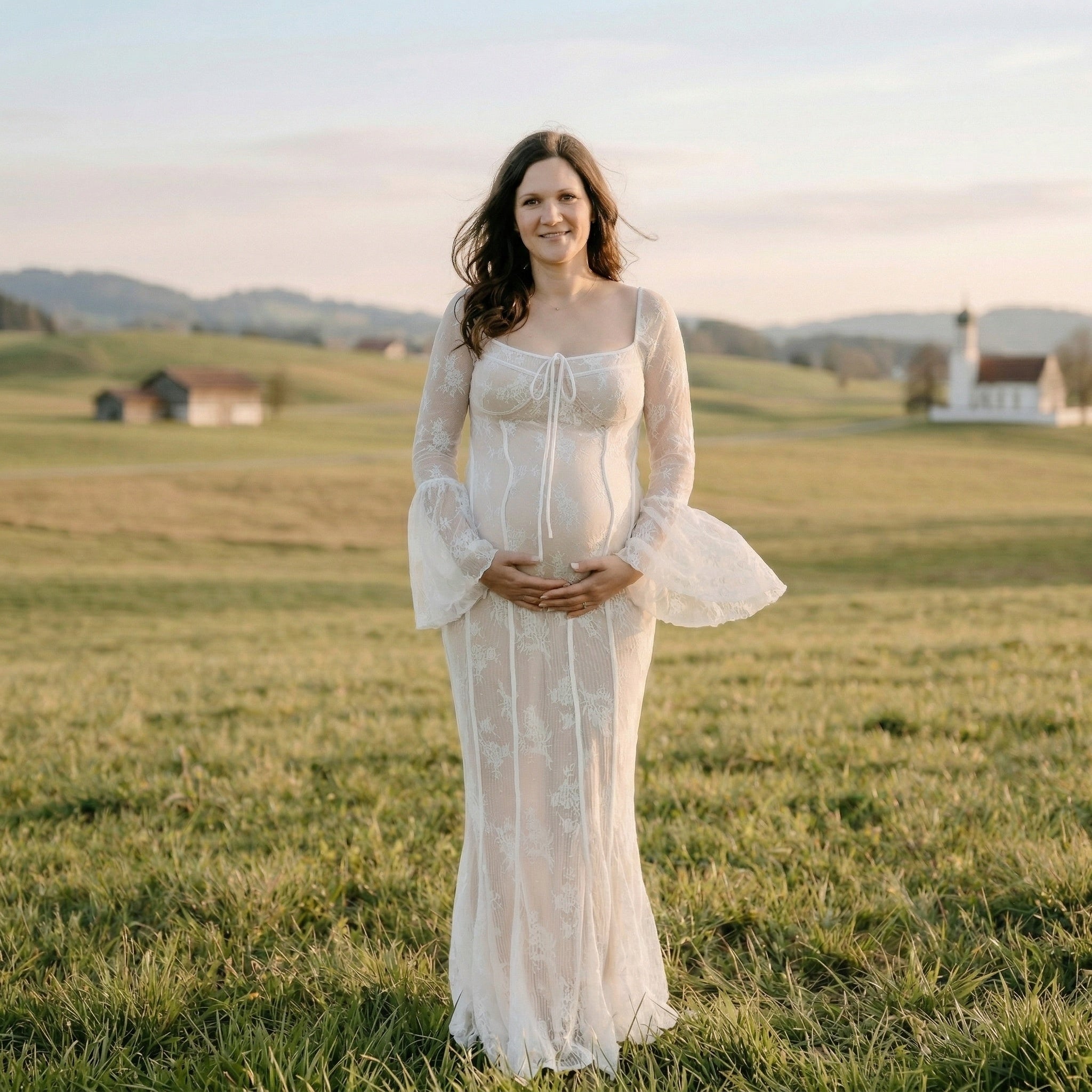 Elegantes Langarm-Spitzenkleid im Boho-Stil – Tailliertes Maxi-Kleid mit Trompetenärmeln und Fischausschnitt für Strandfotografie & besondere Anlässe