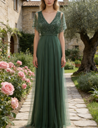 Elegantes Maxikleid in Eukalyptus mit Perlenstickerei – A-Linie V-Ausschnitt