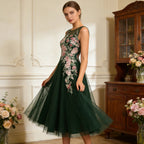 Traumhaftes Cocktailkleid Dunkelgrün mit floraler Stickerei und voluminösem Tüllrock