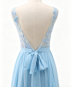 Funkelndes Maxikleid in Himmelblau – Elegantes Plissee Bateau-Ausschnitt