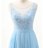 Funkelndes Maxikleid in Himmelblau – Elegantes Plissee Bateau-Ausschnitt