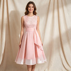 Romantisches Cocktailkleid in Rosa mit Rundhalsausschnitt, Spitze und A-Linie-Schnitt