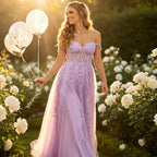 Bezauberndes Abendkleid in Lavendel mit Off-Shoulder-Schnitt und floraler Spitze
