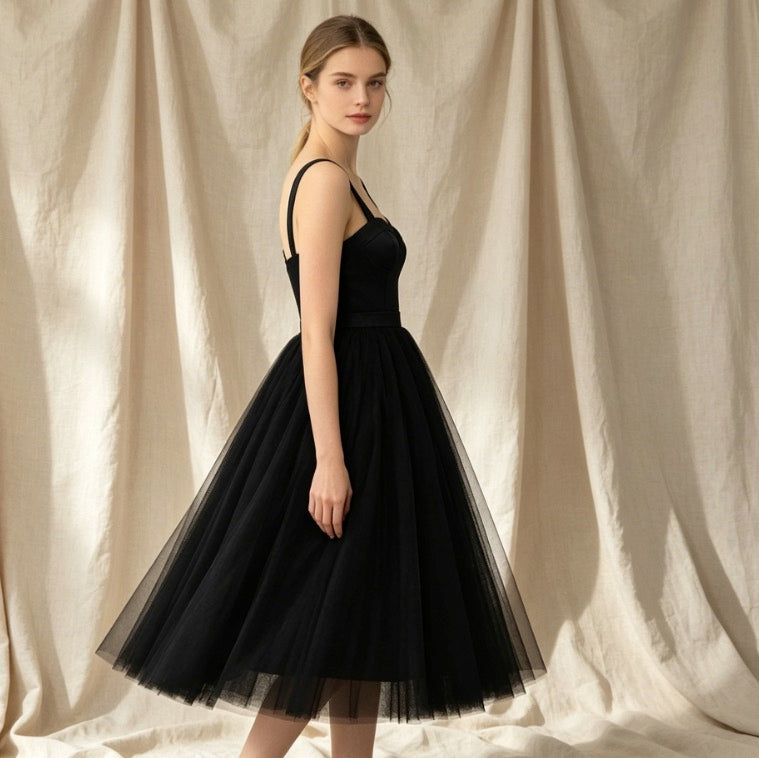 Elegantes Cocktailkleid in Schwarz mit Herz-Ausschnitt, Satin-Bustier und voluminöser A-Linie