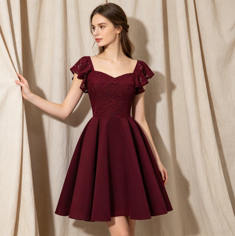 Edles Cocktailkleid in Weinrot mit Herz-Ausschnitt, Spitzen-Oberteil und A-Linie-Rock