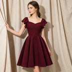Edles Cocktailkleid in Weinrot mit Herz-Ausschnitt, Spitzen-Oberteil und A-Linie-Rock