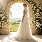 Edles Maxikleid in Elfenbein mit Stehkragen, Boho-Spitze und fließender A-Linie