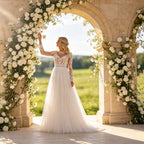 Exquisites Maxikleid in Elfenbein mit Boho-Spitze, Rundhals und weiter A-Linie