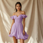 Edles Cocktailkleid in Violett mit Off-Shoulder-Ausschnitt, Plissee und A-Linie