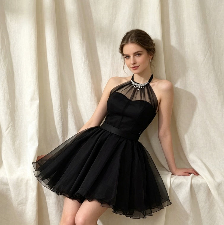 Festliches Cocktailkleid in Schwarz mit Neckholder, Glitzer-Dekor und weiter A-Linie