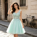 Romantisches Cocktailkleid in Mintgrün mit V-Ausschnitt, 3D-Blüten und A-Linie