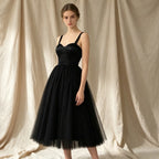 Elegantes Cocktailkleid in Schwarz mit Herz-Ausschnitt, Satin-Bustier und voluminöser A-Linie