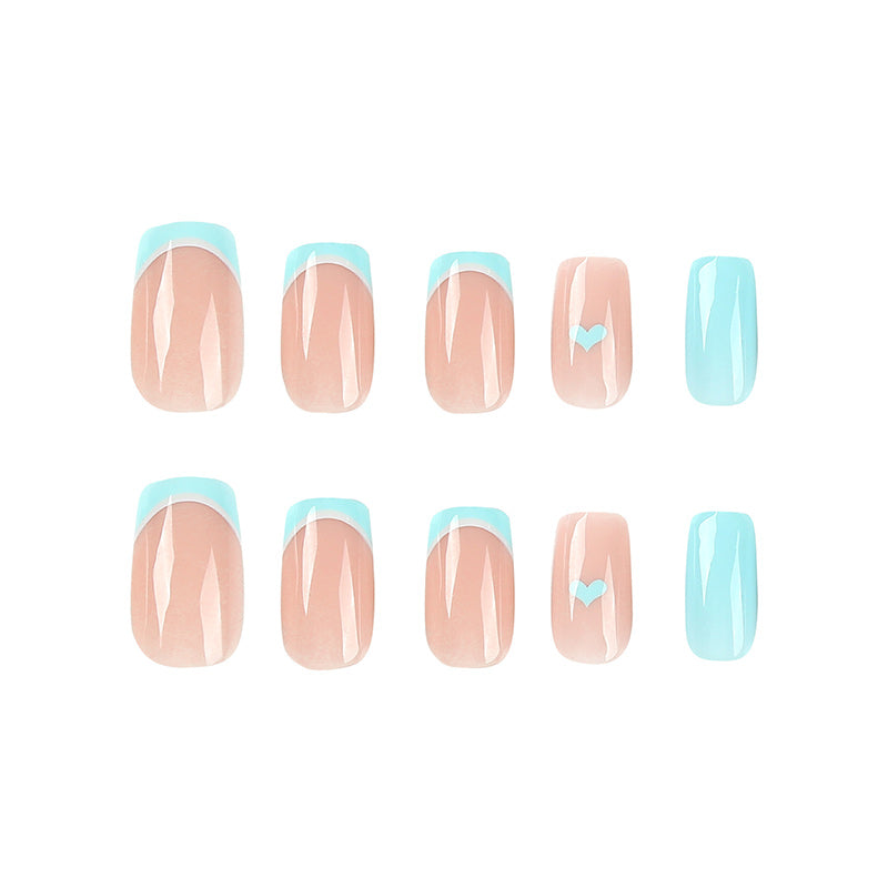 Almond Nägel in Blau-Weiß French mit Herzdesign