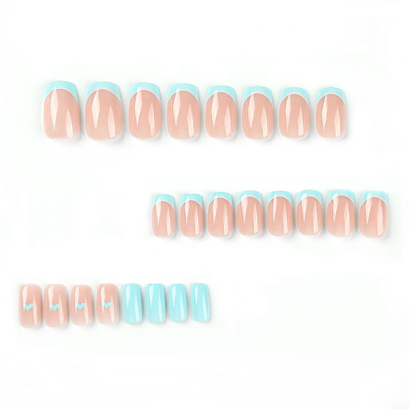 Almond Nägel in Blau-Weiß French mit Herzdesign