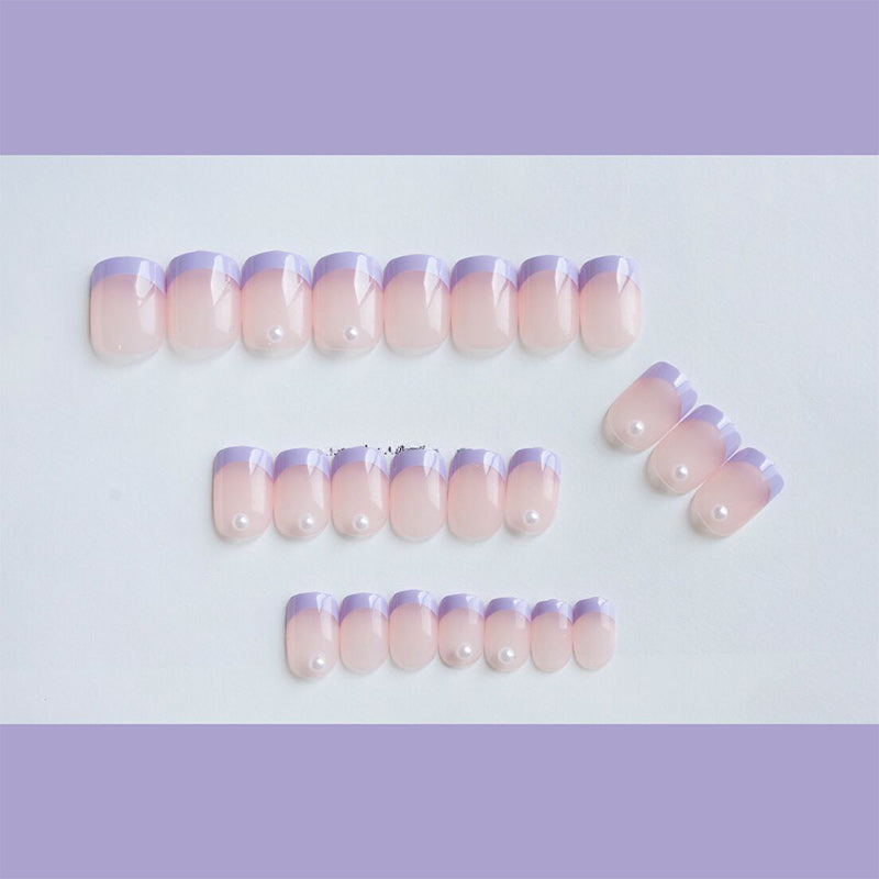 Almond Nägel in Nude mit Halb-French in Lila und Perlen