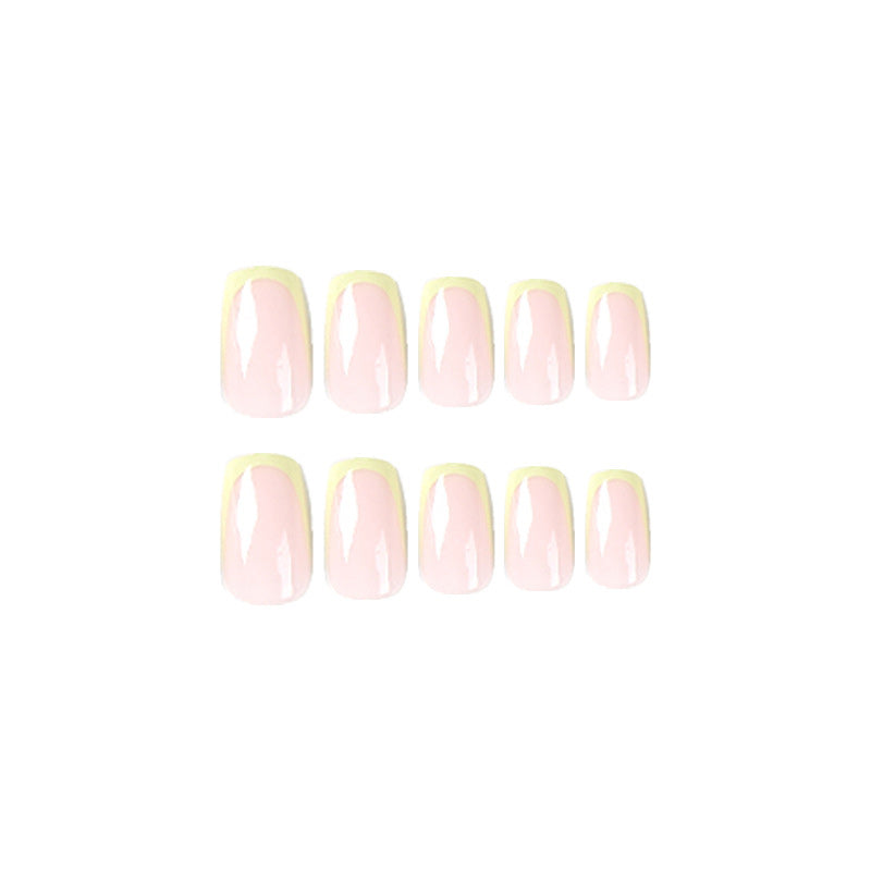 Almond Nägel in Nude mit Minimalistischem Grünem Full French