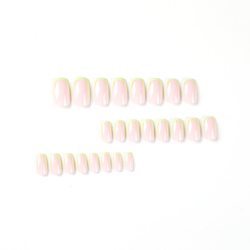 Almond Nägel in Nude mit Minimalistischem Grünem Full French