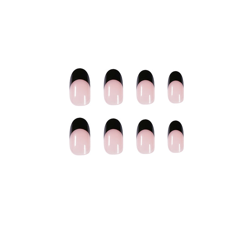 Almond Nägel in Nude mit Schwarzem French Design – Schlicht und Elegant