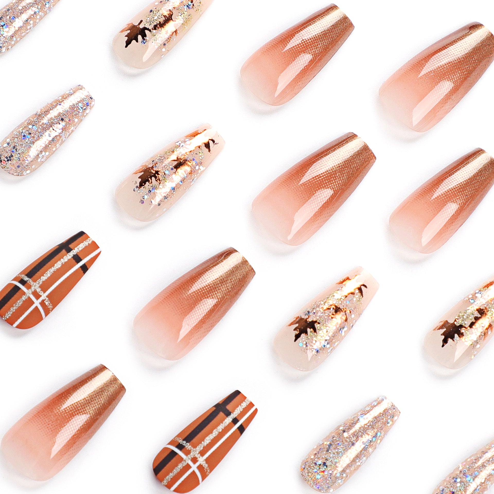 Coffin Nails in Braun mit Glitzer, Ahornblättern und Ombre Effekt